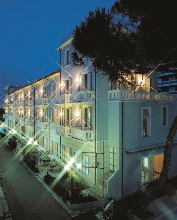 Hotel Loris - Valentini Family Village ベラーリア・イジェア・マリーナ エクステリア 写真