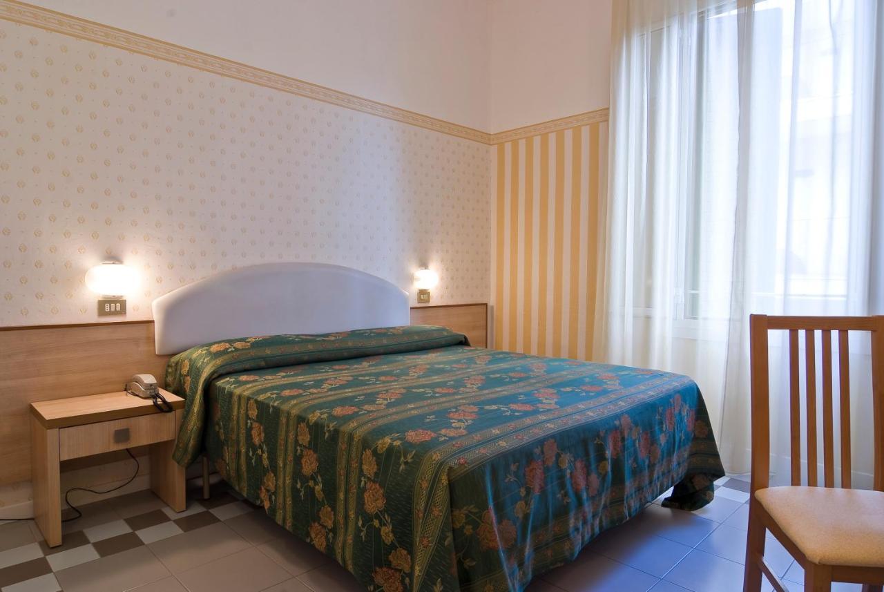 Hotel Loris - Valentini Family Village ベラーリア・イジェア・マリーナ エクステリア 写真